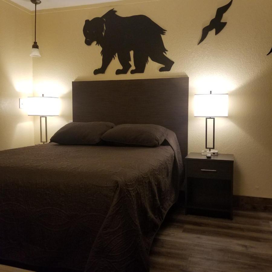 Frontier Hotel 2*